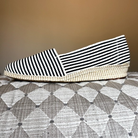 Castaner Cream & Black Striped Espadrille Wedge Slip On Shoes Size 9 fits like 8 - Picture 1 of 14